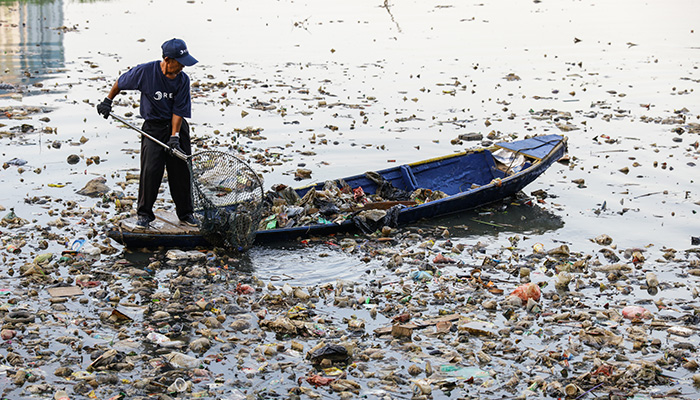 ReSea Project Collecting Plastic 1