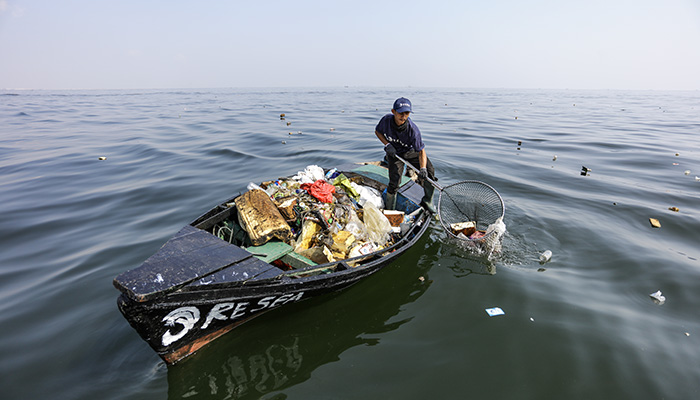 ReSea Project Collecting Plastic 2